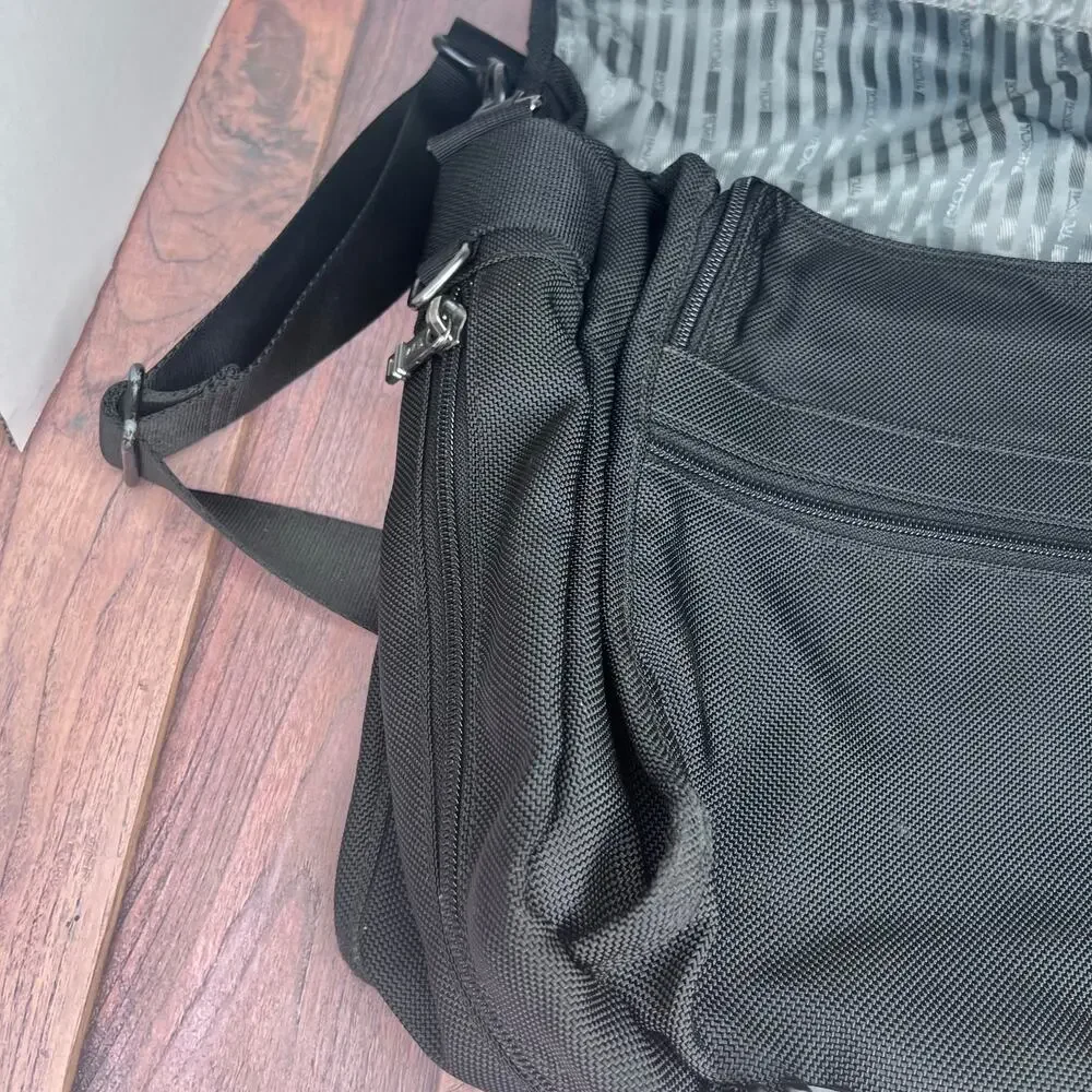 Tumi Messenger Computer Work Bag‎ Expandable